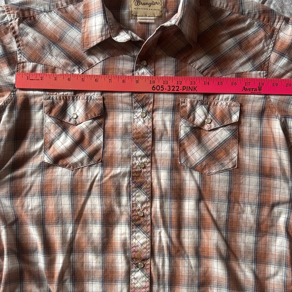 Wrangler Men's Tan and White Plaid Button Down Shirt - Picture 3 of 5